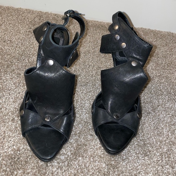 Christian Dior heels - Picture 2 of 7